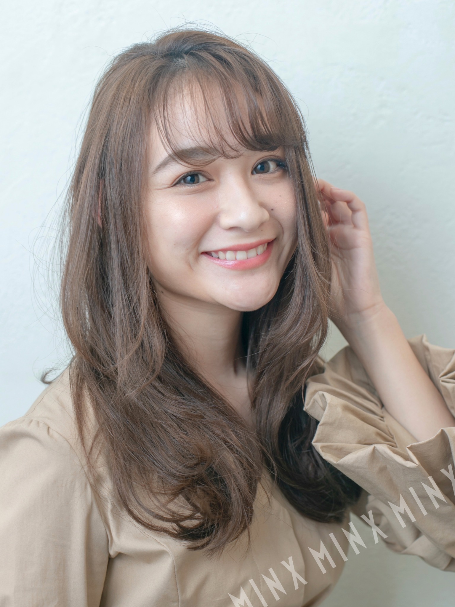 シアーベージュで作る大人可愛いロングレイヤー 表参道銀座原宿の美容院minx