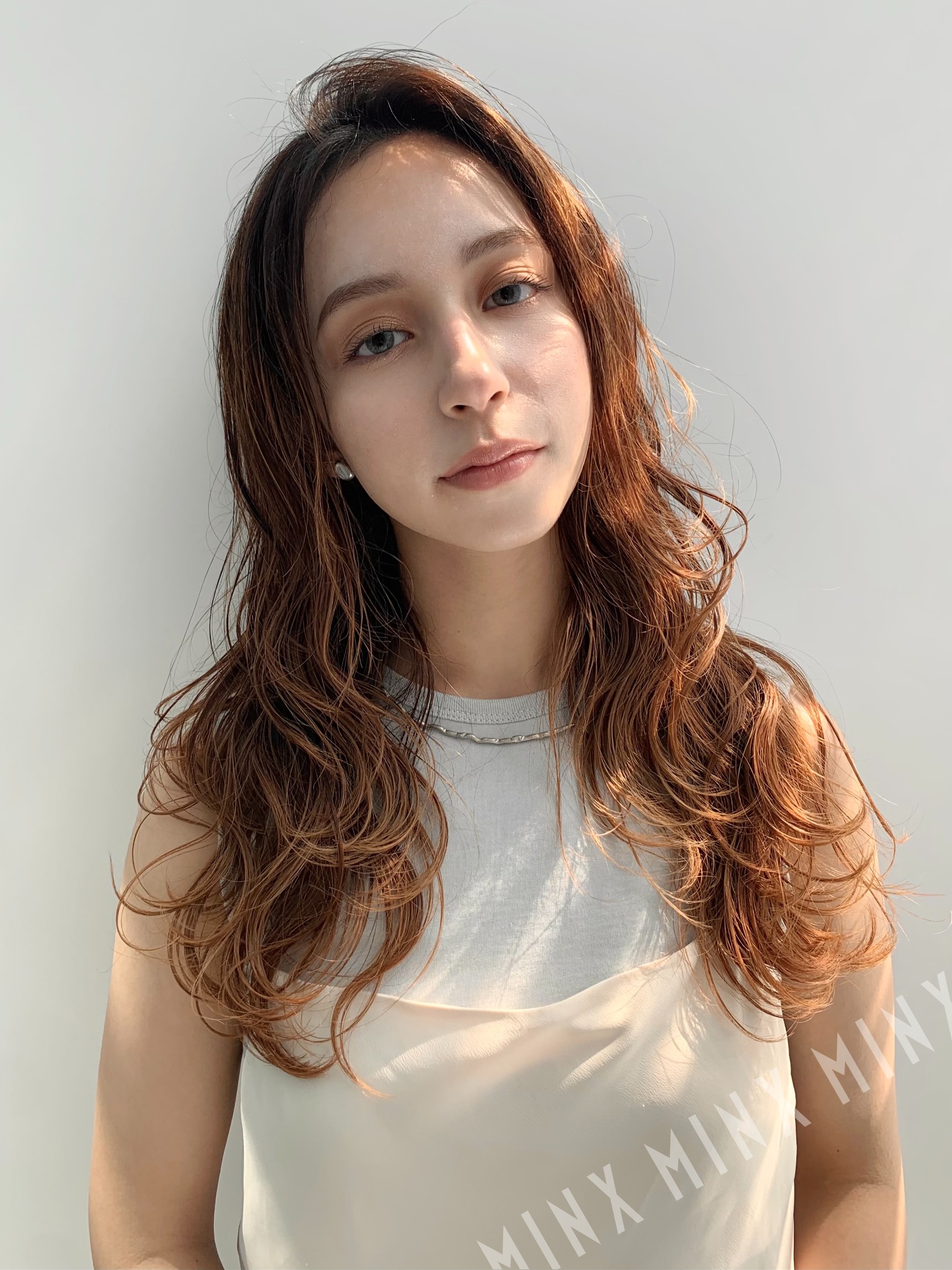 波ウェーブが可愛いロングレイヤー 表参道銀座原宿の美容院minx