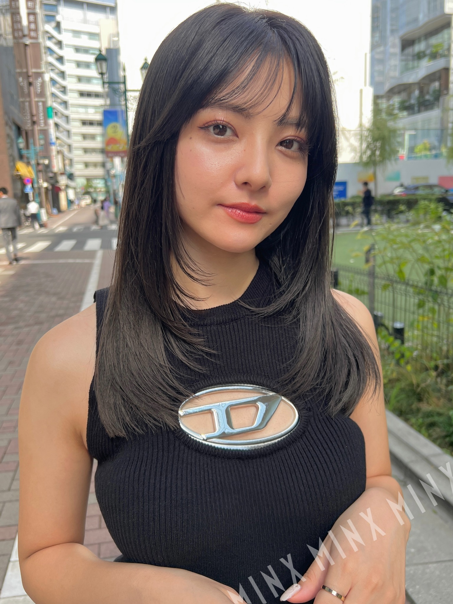韓国風レイヤーたっぷりロングヘア | 表参道銀座原宿の美容院MINX