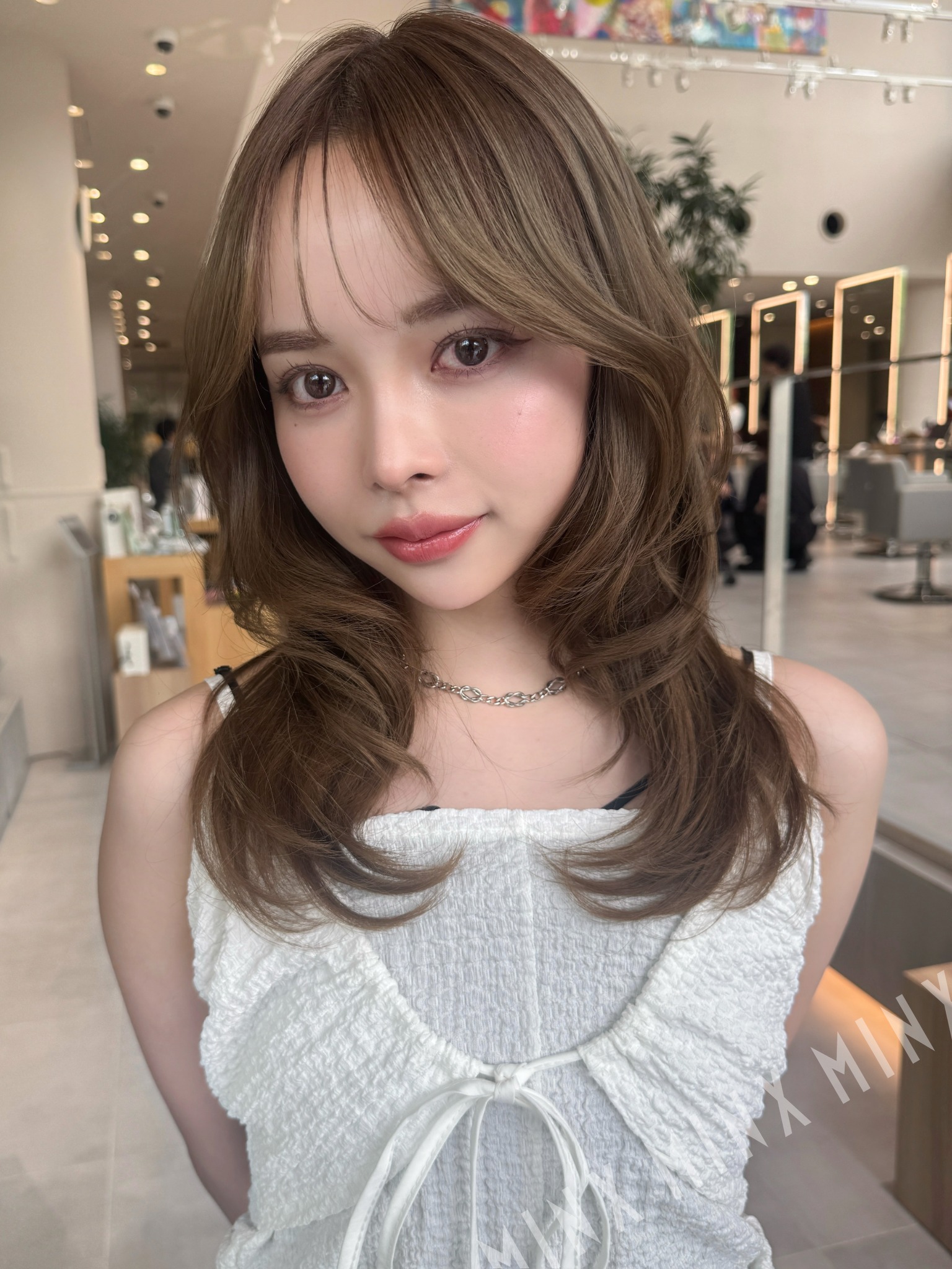 川本美痩 フォワード巻き レイヤーカット | 表参道銀座原宿の美容院MINX