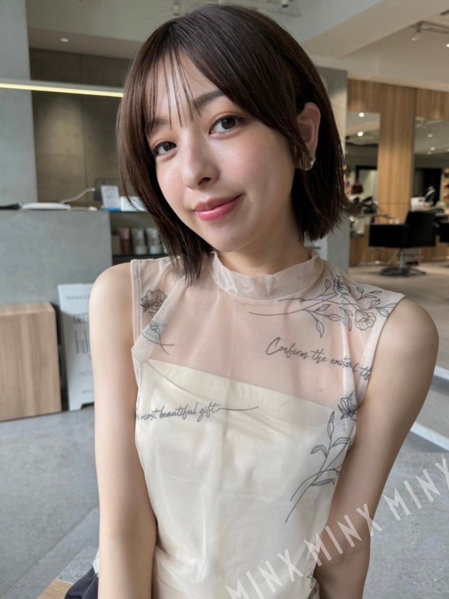 ヘアスタイリスト ボブ・レシーヌ 作品集「Alchemy of Beauty」 MINX尾山】セクシー×カジュアルボブ | 表参道銀座原宿の美容院MINX