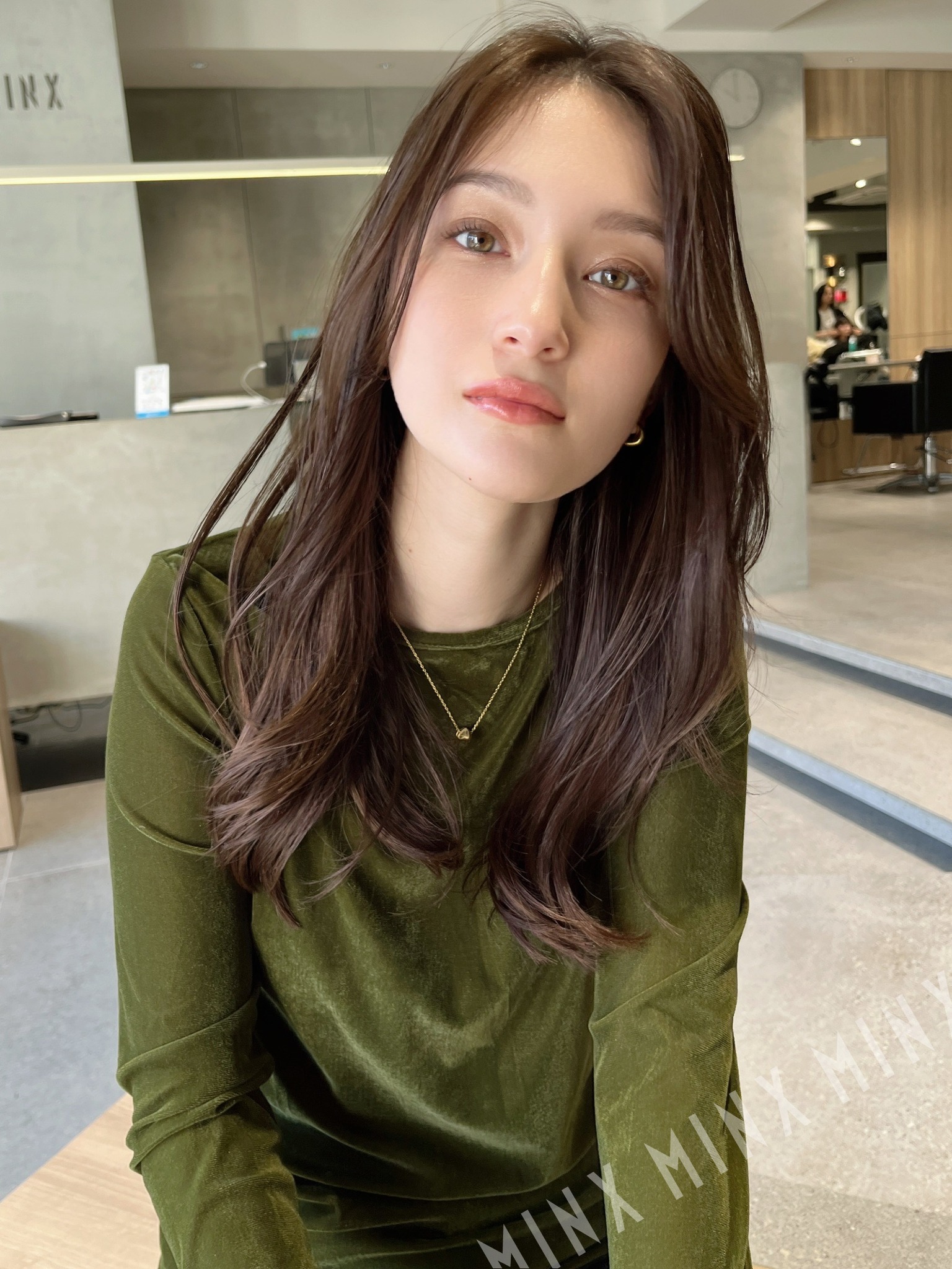 大人めロングニュアンスカール | 表参道銀座原宿の美容院MINX