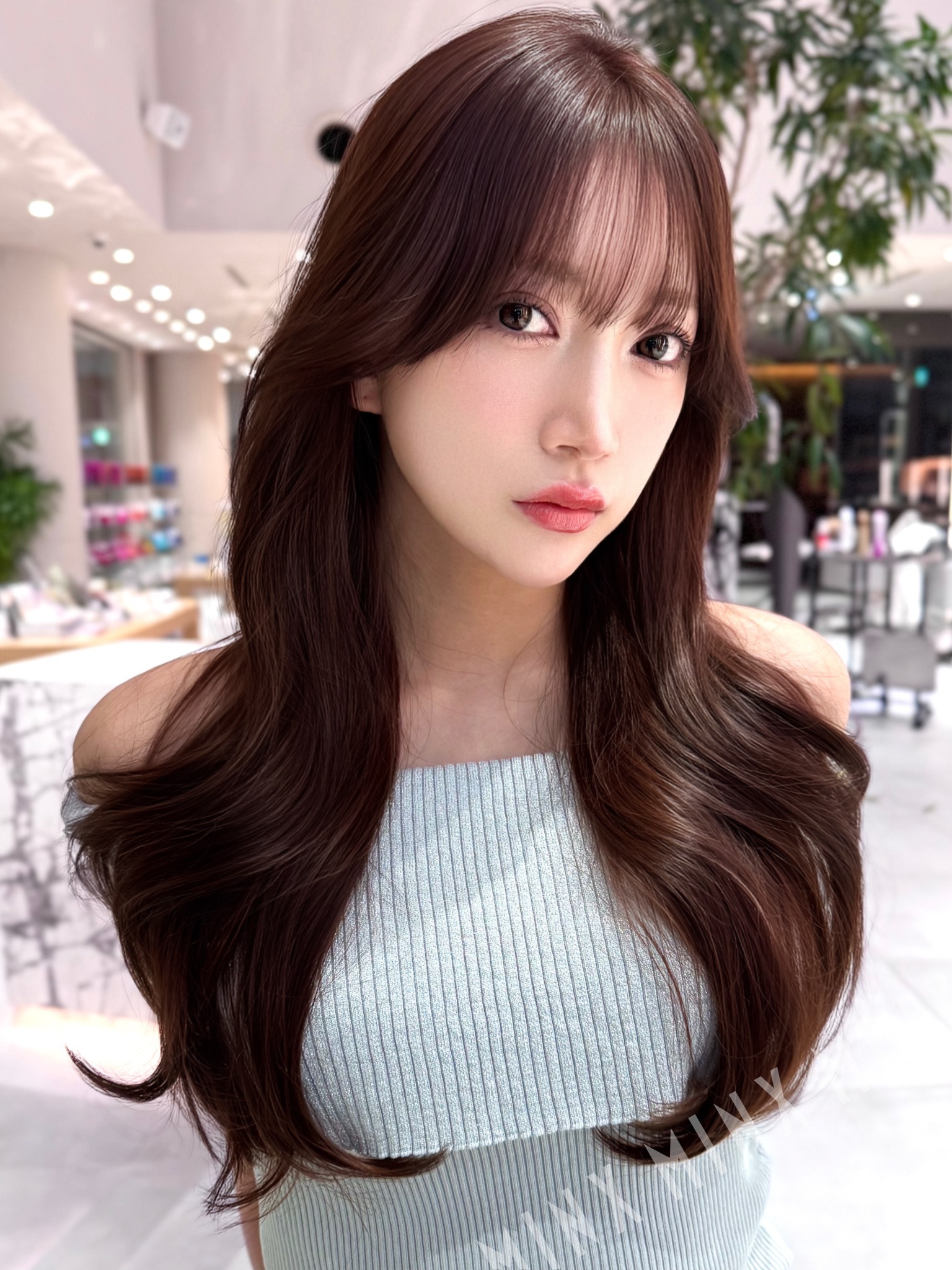 上品フェミニンな艶髪ロングレイヤー | 表参道銀座原宿の美容院MINX