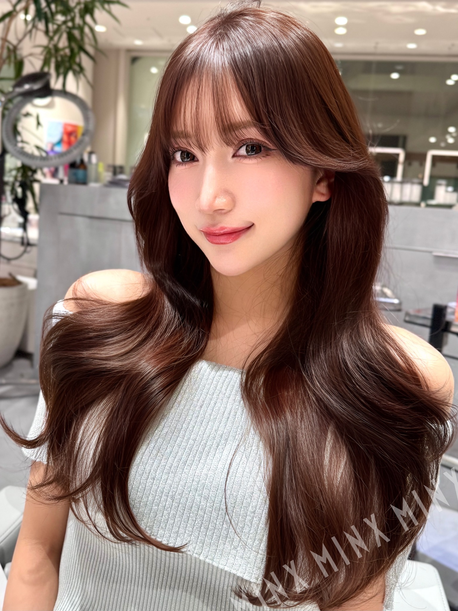 ヘアスタイルイメージ 上品フェミニンな艶髪ロングレイヤー | 表参道銀座原宿の美容院MINX