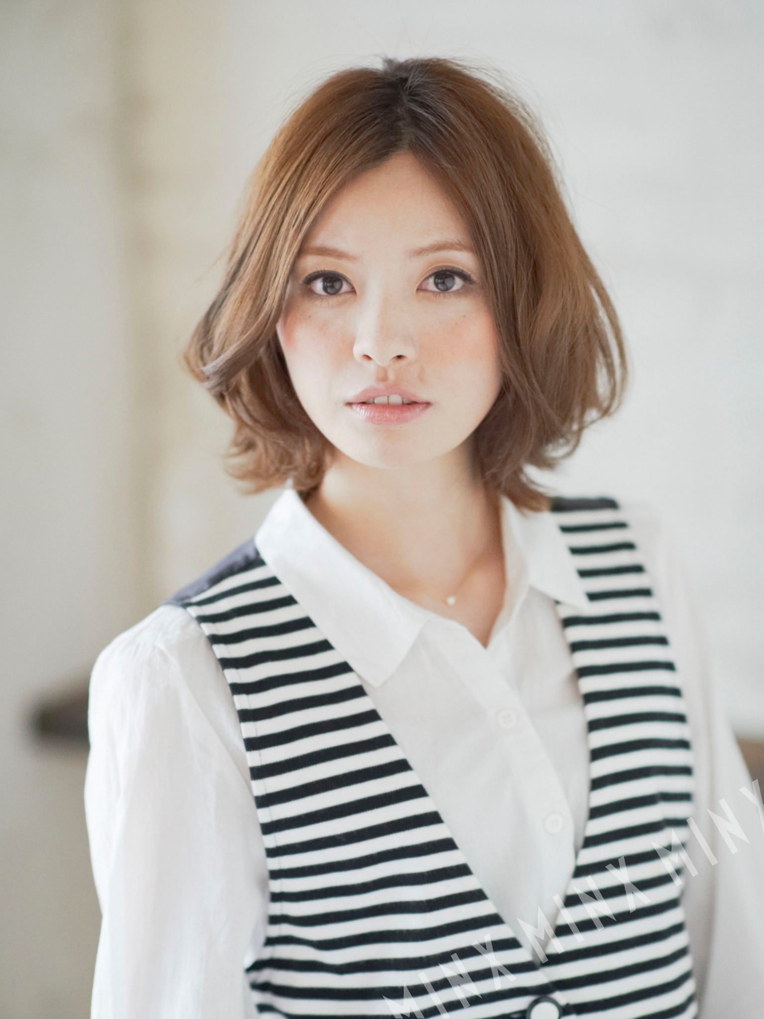 ナチュラルな毛先のニュアンスが引き立てる女性らしさ 表参道銀座原宿の美容院minx