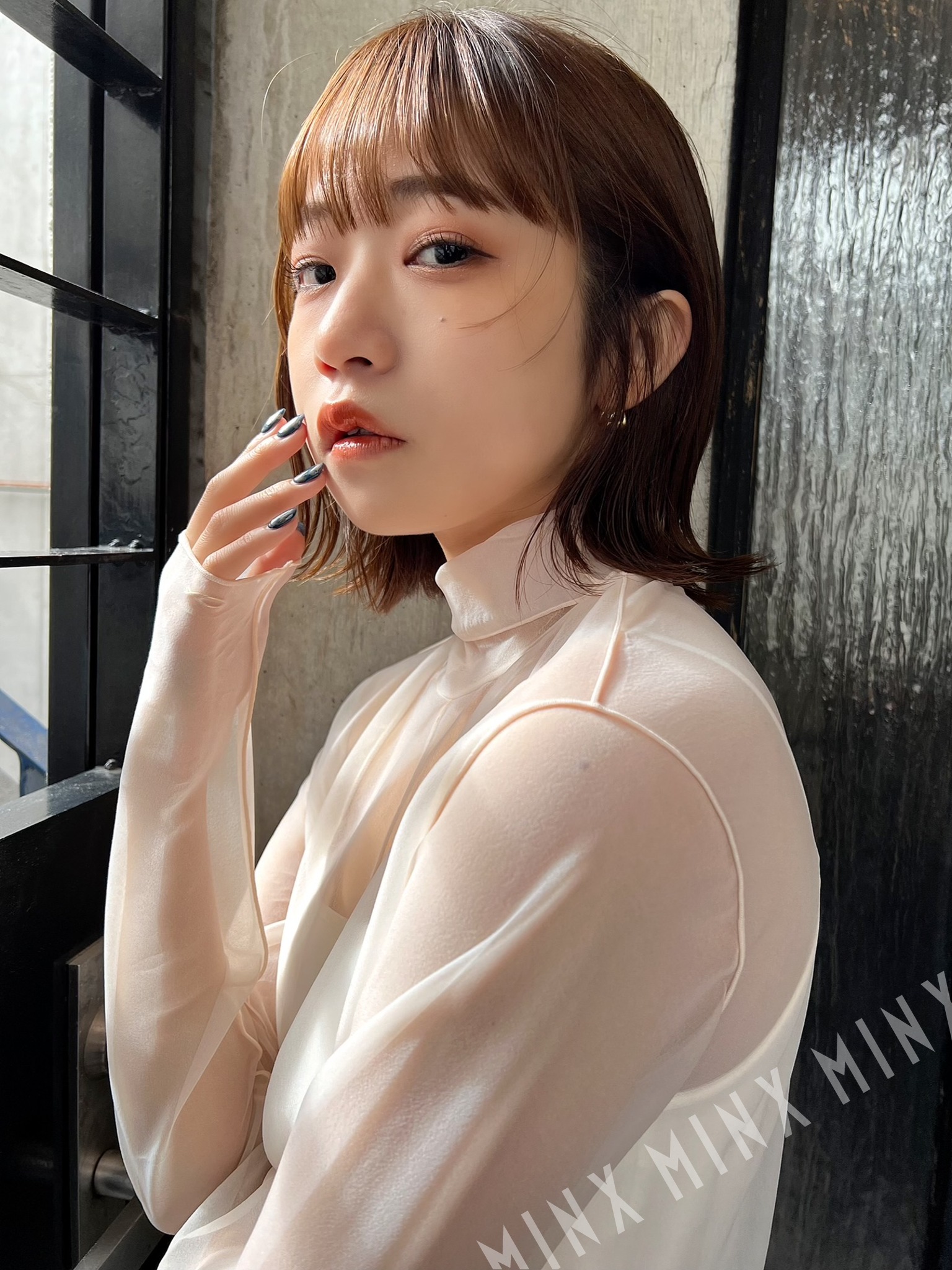 ヘアスタイルとおしゃれ入門　ビバレディー百科 切りっぱなしくびれボブ | 表参道銀座原宿の美容院MINX